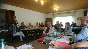Blick in die Versammlung mit OB Makurath