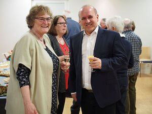 SPD-Landtagskandidat Egon Beck mit der stellvertretenden SPD-Ortsvereinsvorsitzenden Hanna Wälzel-Köster