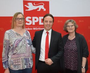 Macit Karaahmetoglu mit Christiane Weingarte und Hanna Wälzel-Köster bei der Landesdelegiertenkonferenz der SPD
